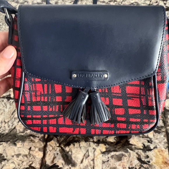 Great handbag from Vera Bradley.  Fun and can be a great holiday bag - Picture 3 of 4